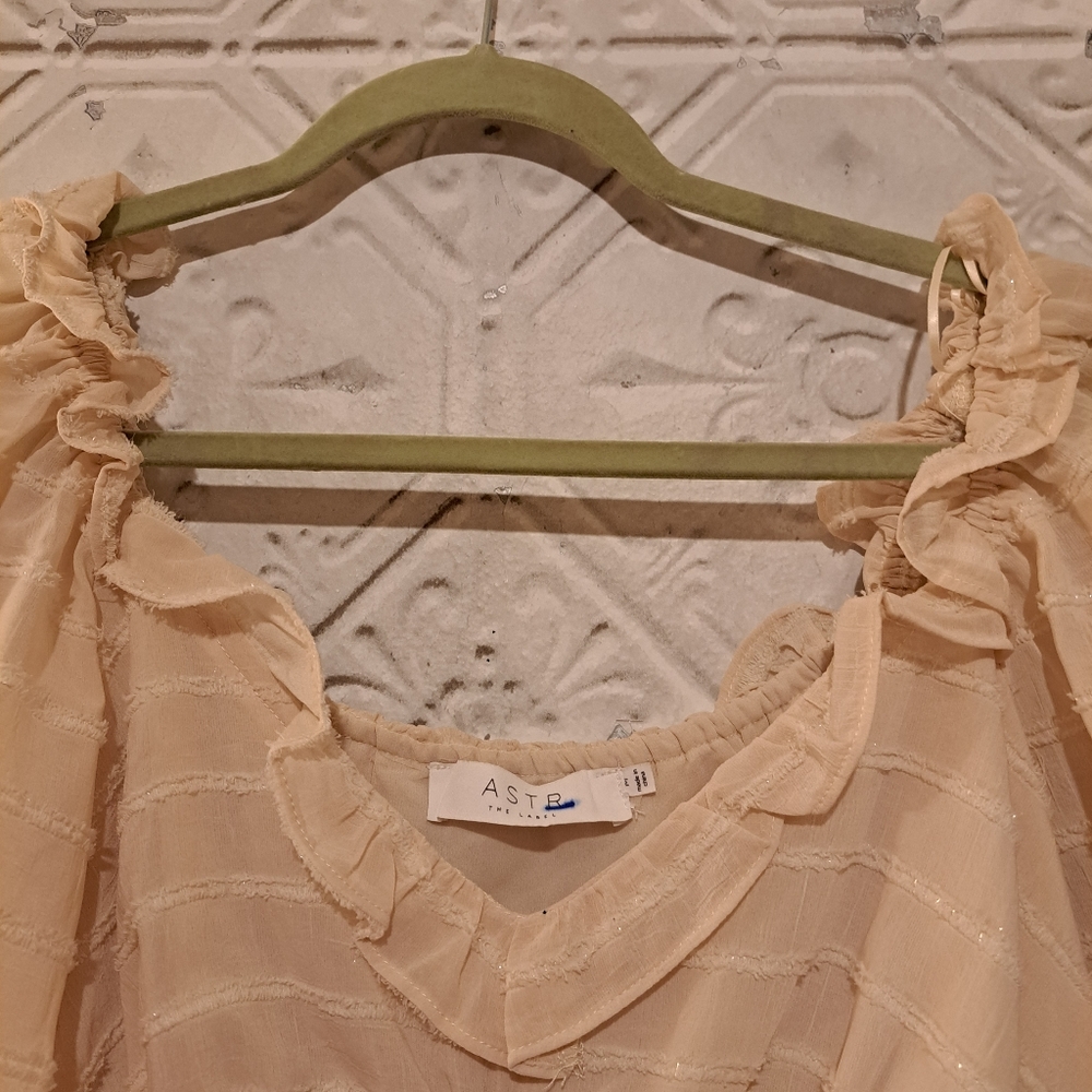 ASTR THE LABEL ZIVA LONG SLEEVE RUFFLED ROMANTIC TOP SIZE M - Picture 4 of 14